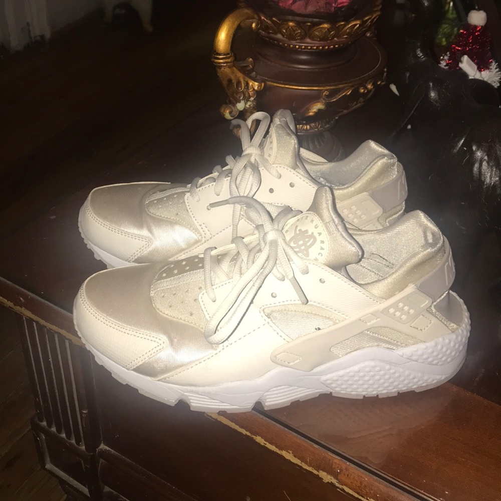 Beige Huaraches